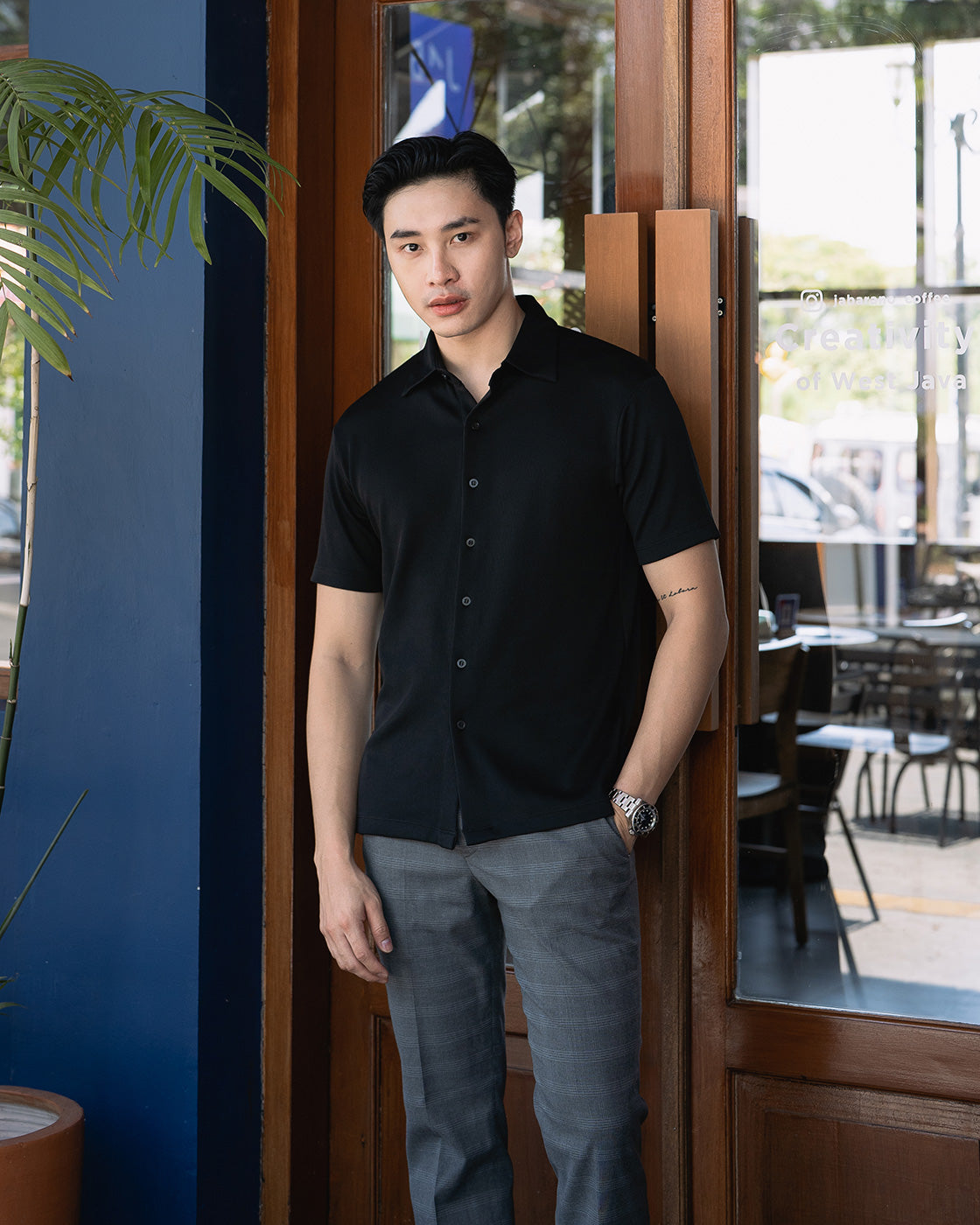 Fukuoka Kemeja Knit Lengan Pendek Black