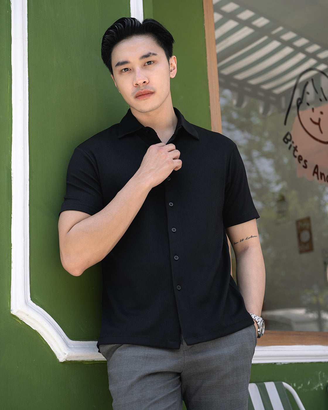 Fukuoka Kemeja Knit Lengan Pendek Black